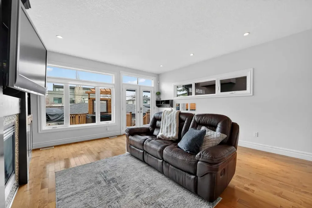 1924 48 Avenue SW Calgary AB T2T 2T3
