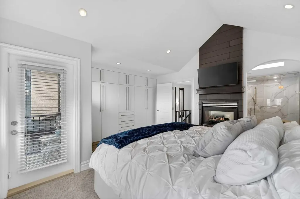 1924 48 Avenue SW Calgary AB T2T 2T3