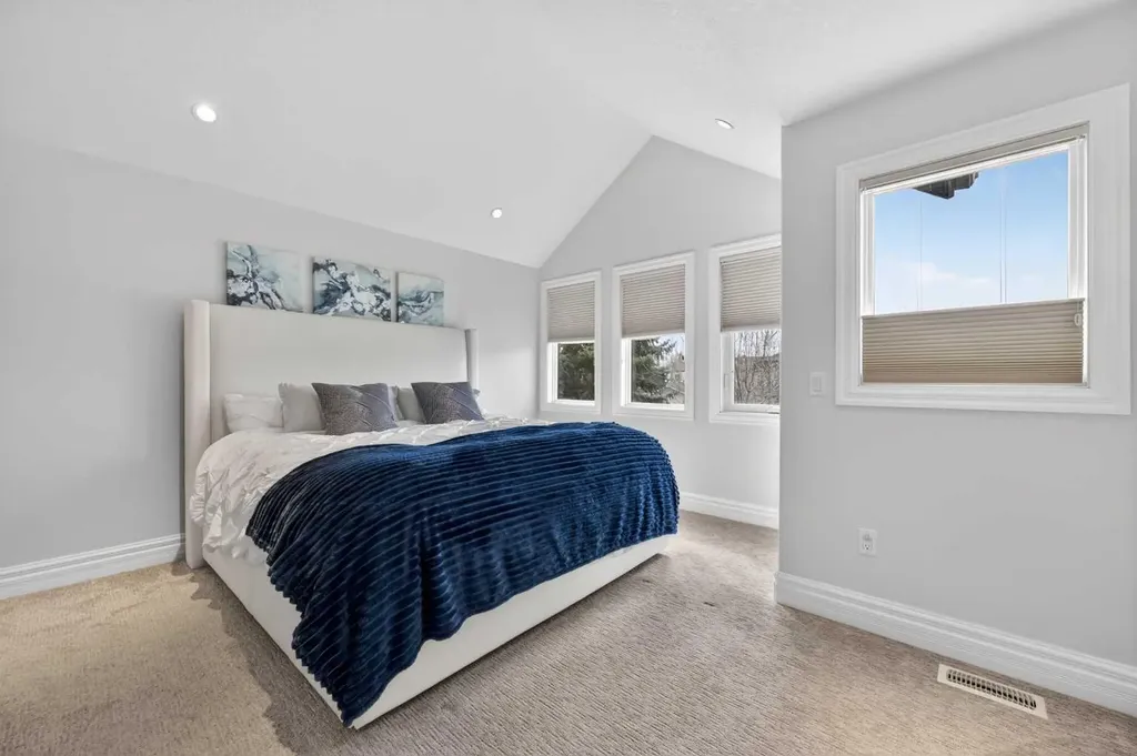 1924 48 Avenue SW Calgary AB T2T 2T3