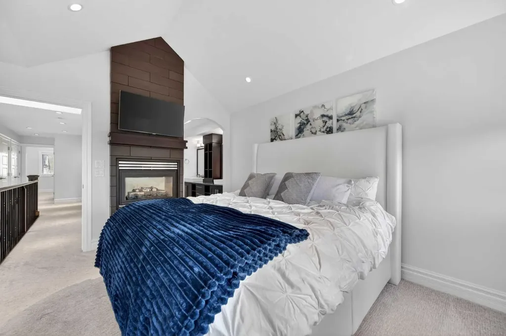 1924 48 Avenue SW Calgary AB T2T 2T3