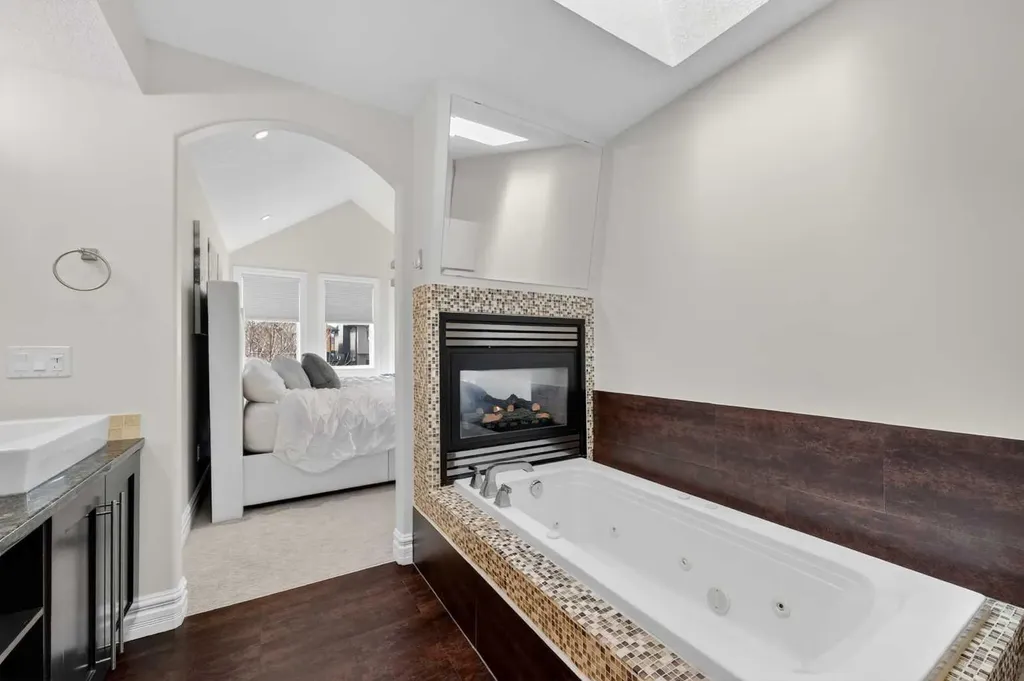 1924 48 Avenue SW Calgary AB T2T 2T3
