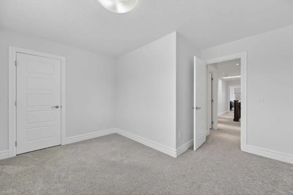 1924 48 Avenue SW Calgary AB T2T 2T3