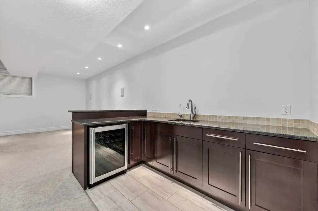 1924 48 Avenue SW Calgary AB T2T 2T3