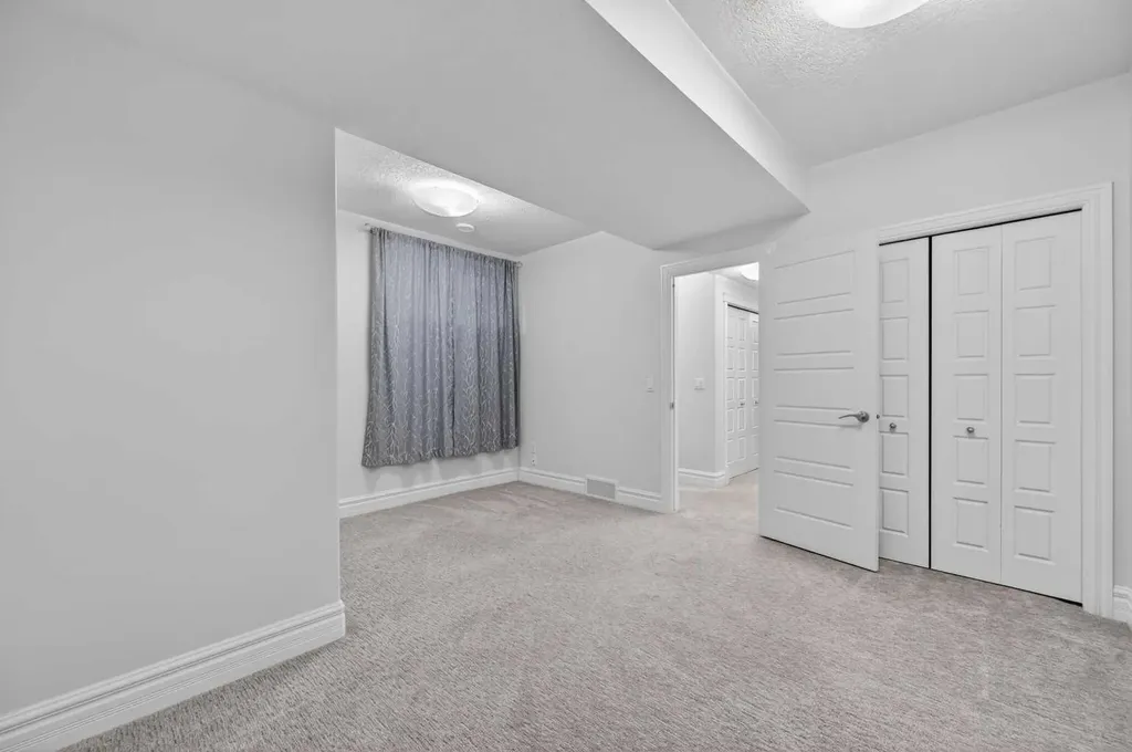 1924 48 Avenue SW Calgary AB T2T 2T3