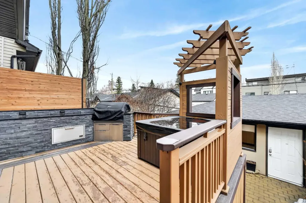 1924 48 Avenue SW Calgary AB T2T 2T3