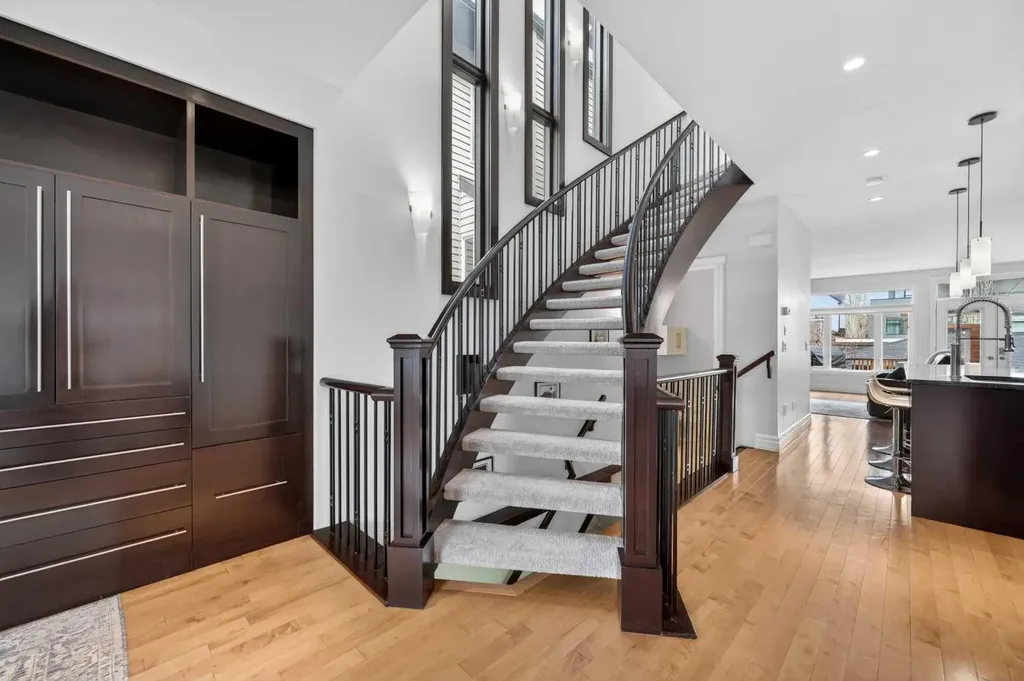 1924 48 Avenue SW Calgary AB T2T 2T3