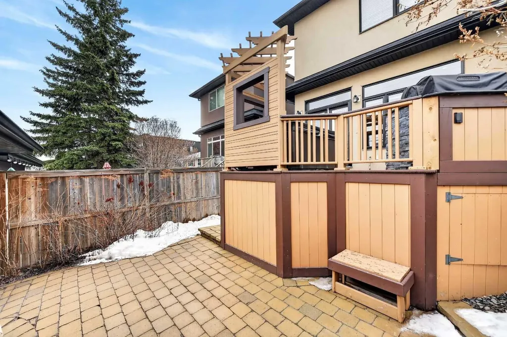 1924 48 Avenue SW Calgary AB T2T 2T3