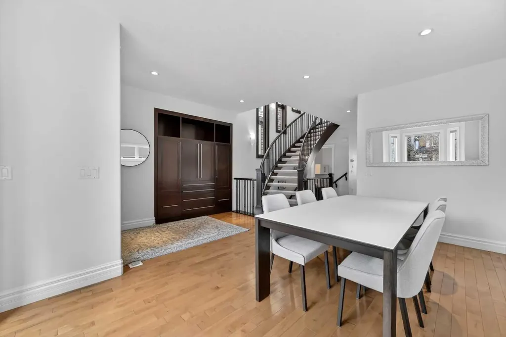 1924 48 Avenue SW Calgary AB T2T 2T3