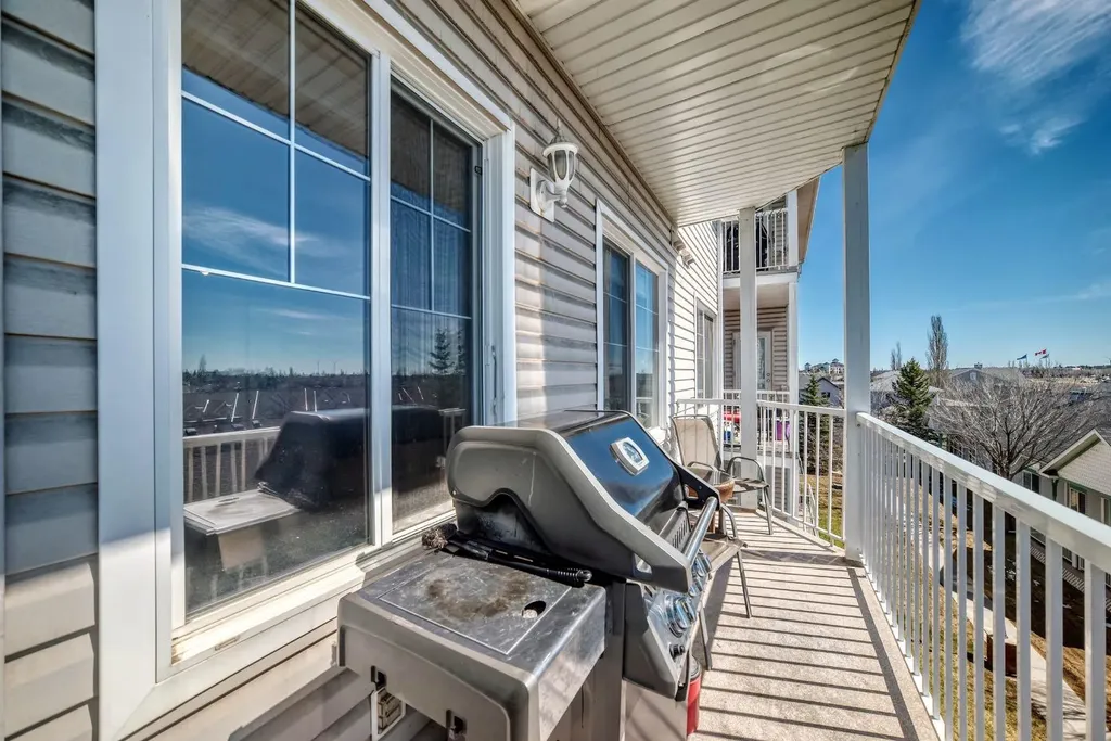8 Prestwick Pond Terrace SE Calgary AB T2Z 4P3