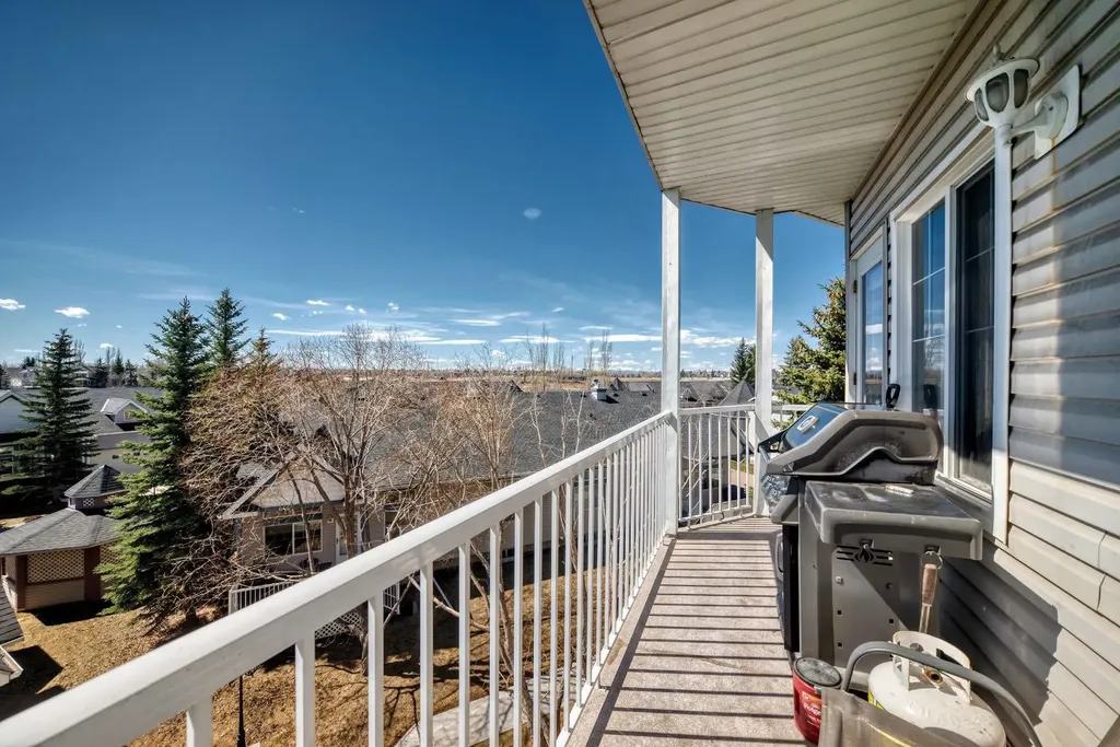 8 Prestwick Pond Terrace SE Calgary AB T2Z 4P3