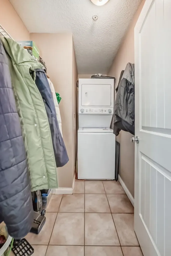 8 Prestwick Pond Terrace SE Calgary AB T2Z 4P3