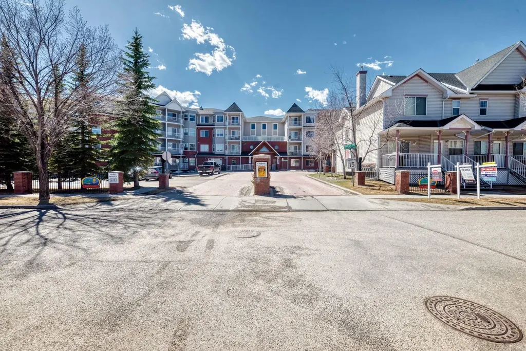 8 Prestwick Pond Terrace SE Calgary AB T2Z 4P3