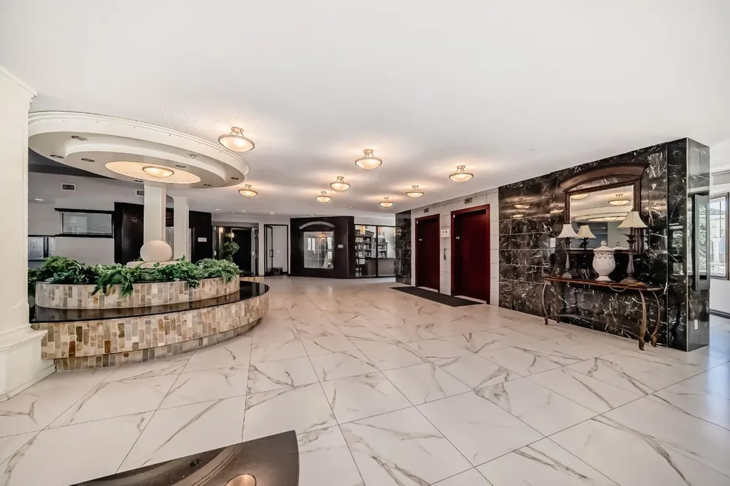 8 Prestwick Pond Terrace SE Calgary AB T2Z 4P3