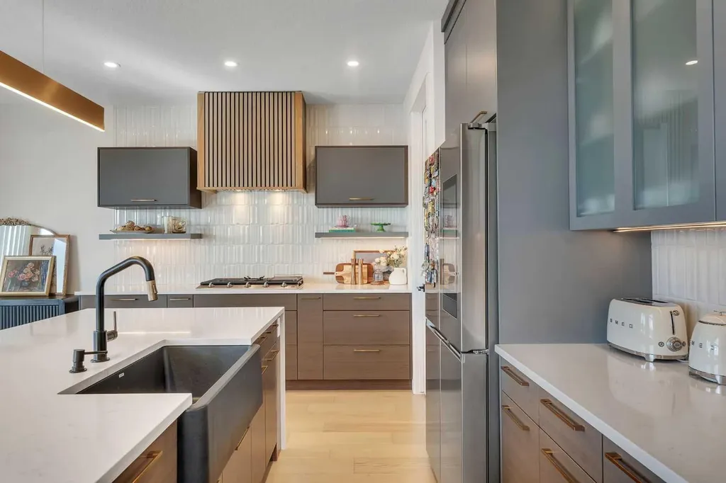 351 Lucas Way NW Calgary AB T3P 1Z3