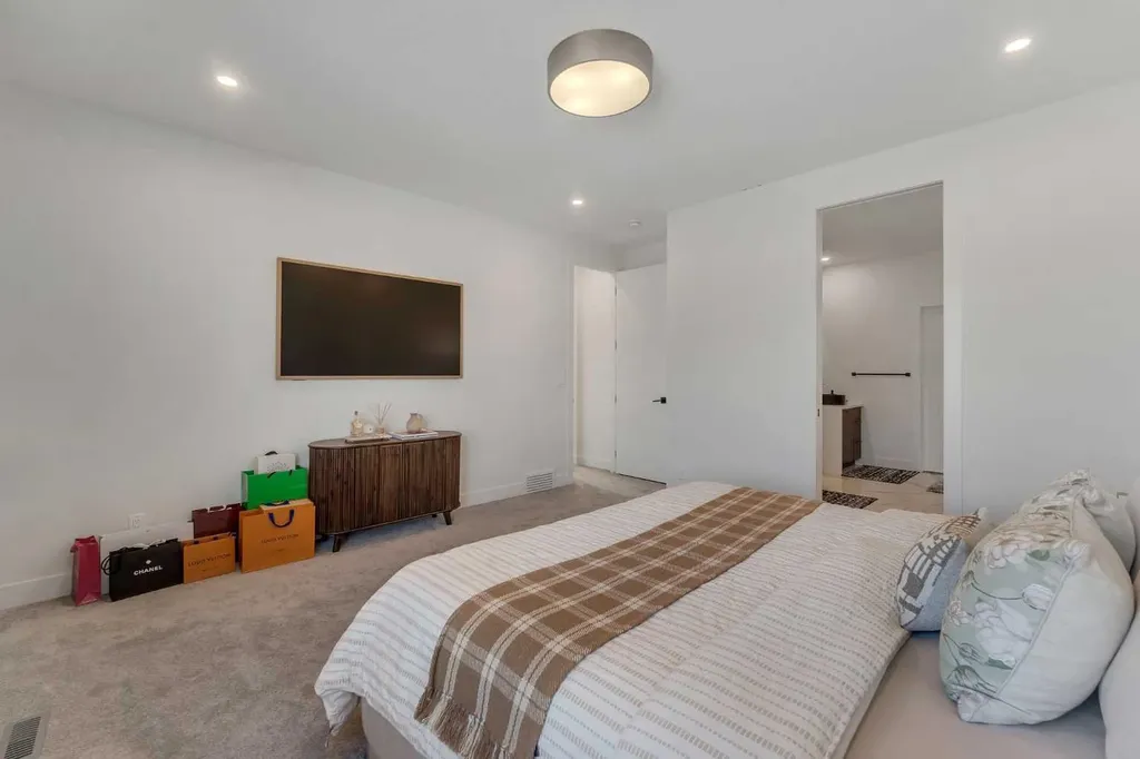 351 Lucas Way NW Calgary AB T3P 1Z3