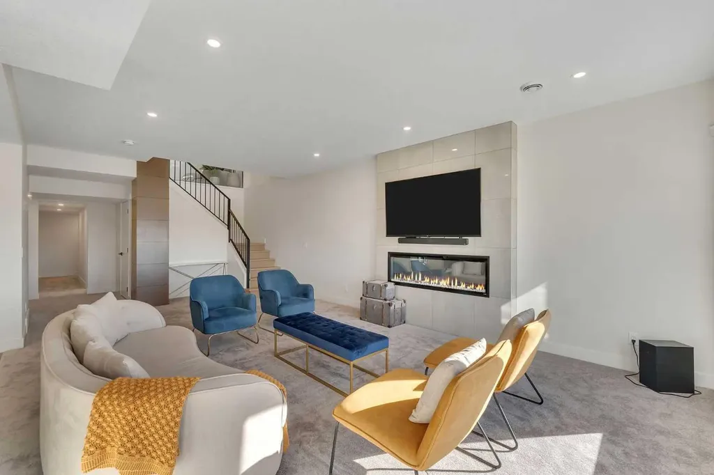 351 Lucas Way NW Calgary AB T3P 1Z3