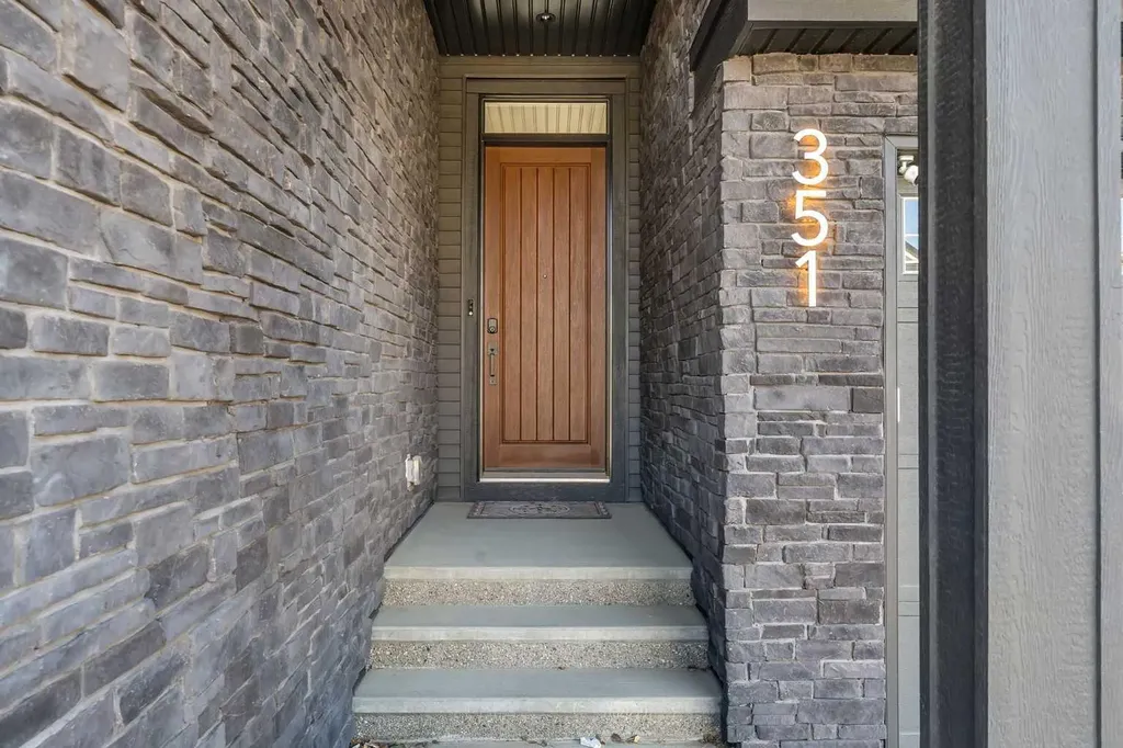 351 Lucas Way NW Calgary AB T3P 1Z3