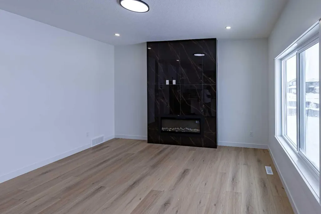 176 Lakewood Crescent Strathmore AB T0J 1Y0