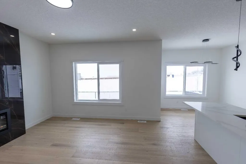 176 Lakewood Crescent Strathmore AB T0J 1Y0