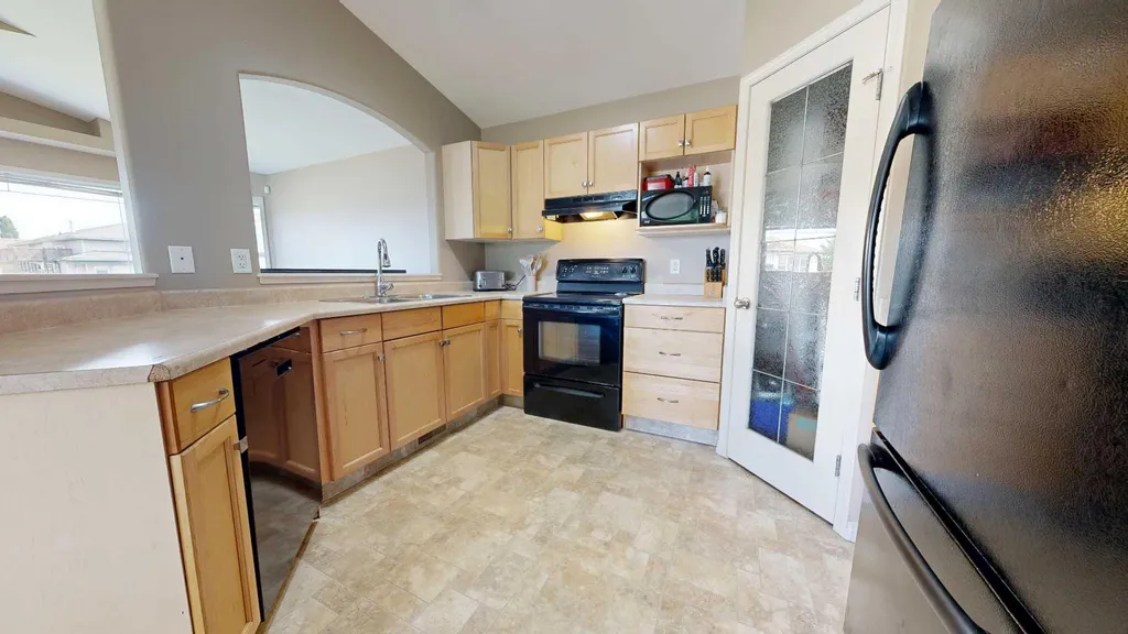 8941 70 Avenue Grande Prairie AB T8X 0C1