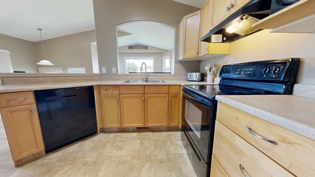 8941 70 Avenue Grande Prairie AB T8X 0C1