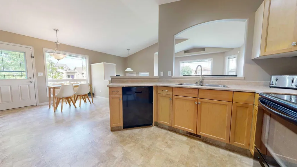 8941 70 Avenue Grande Prairie AB T8X 0C1
