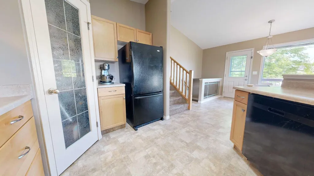 8941 70 Avenue Grande Prairie AB T8X 0C1