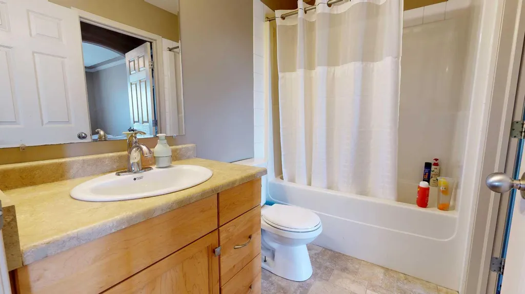 8941 70 Avenue Grande Prairie AB T8X 0C1