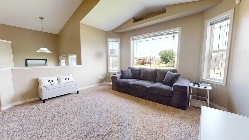 8941 70 Avenue Grande Prairie AB T8X 0C1