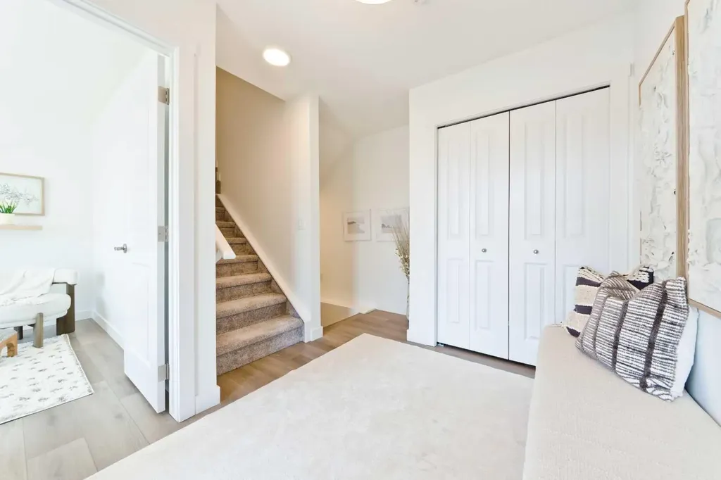 245 Bighorn Avenue Calgary AB T2Y 0Z8