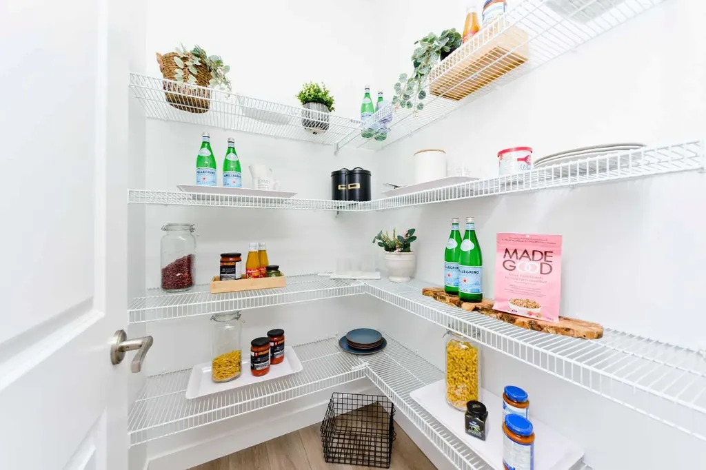 245 Bighorn Avenue Calgary AB T2Y 0Z8