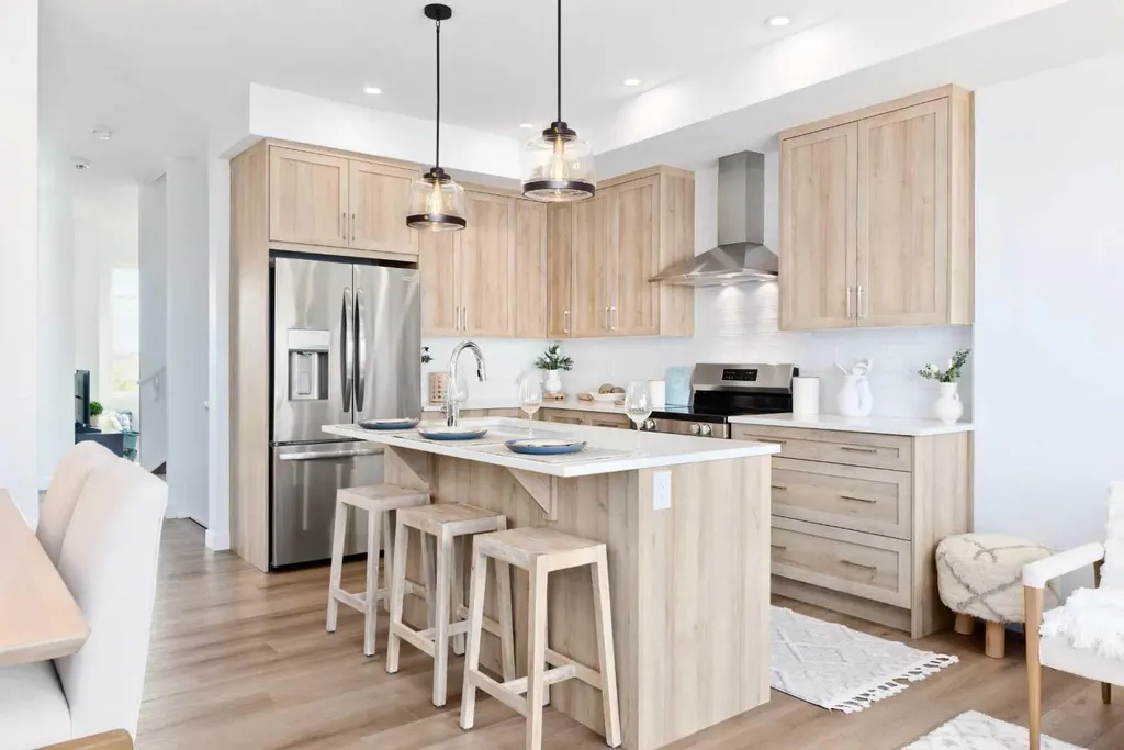 245 Bighorn Avenue Calgary AB T2Y 0Z8