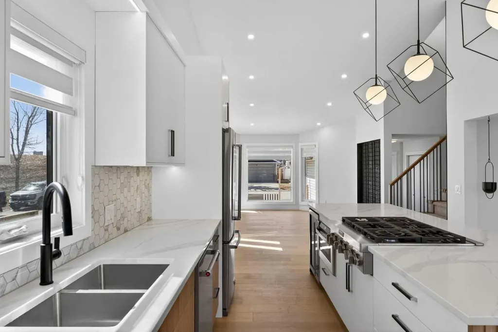 42 Sunvista Crescent SE Calgary AB T2X 3G2