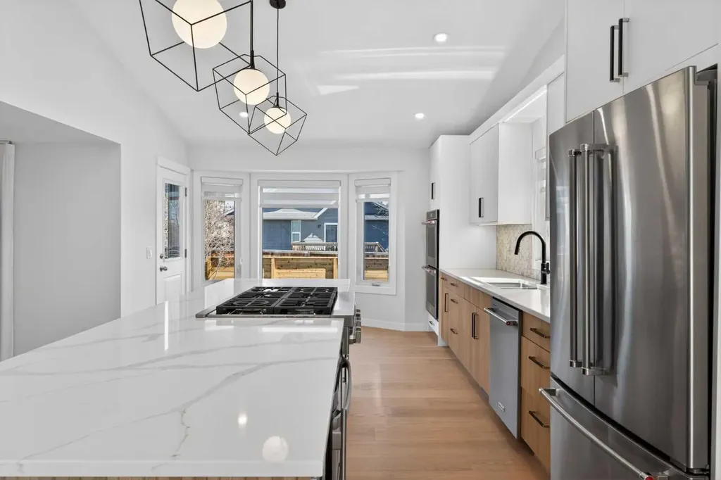 42 Sunvista Crescent SE Calgary AB T2X 3G2