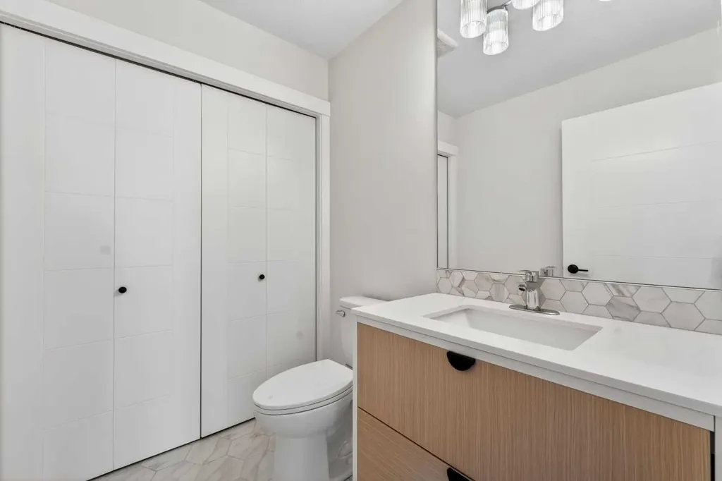42 Sunvista Crescent SE Calgary AB T2X 3G2