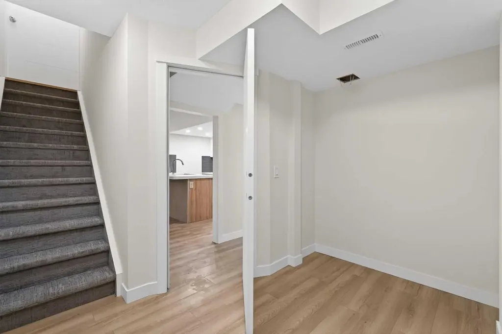 42 Sunvista Crescent SE Calgary AB T2X 3G2