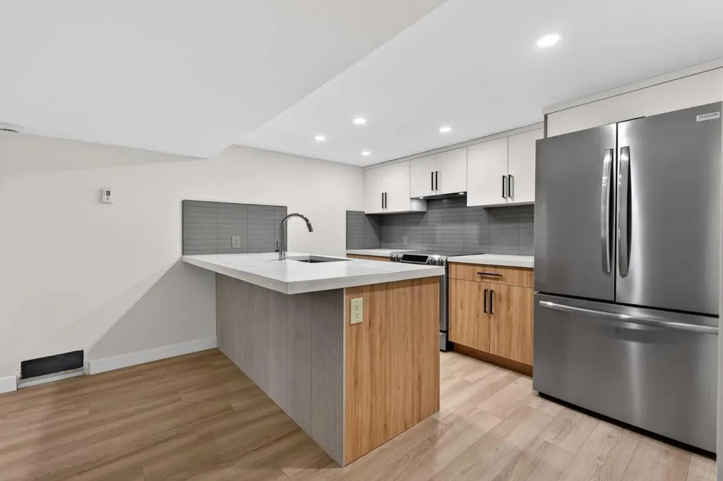 42 Sunvista Crescent SE Calgary AB T2X 3G2