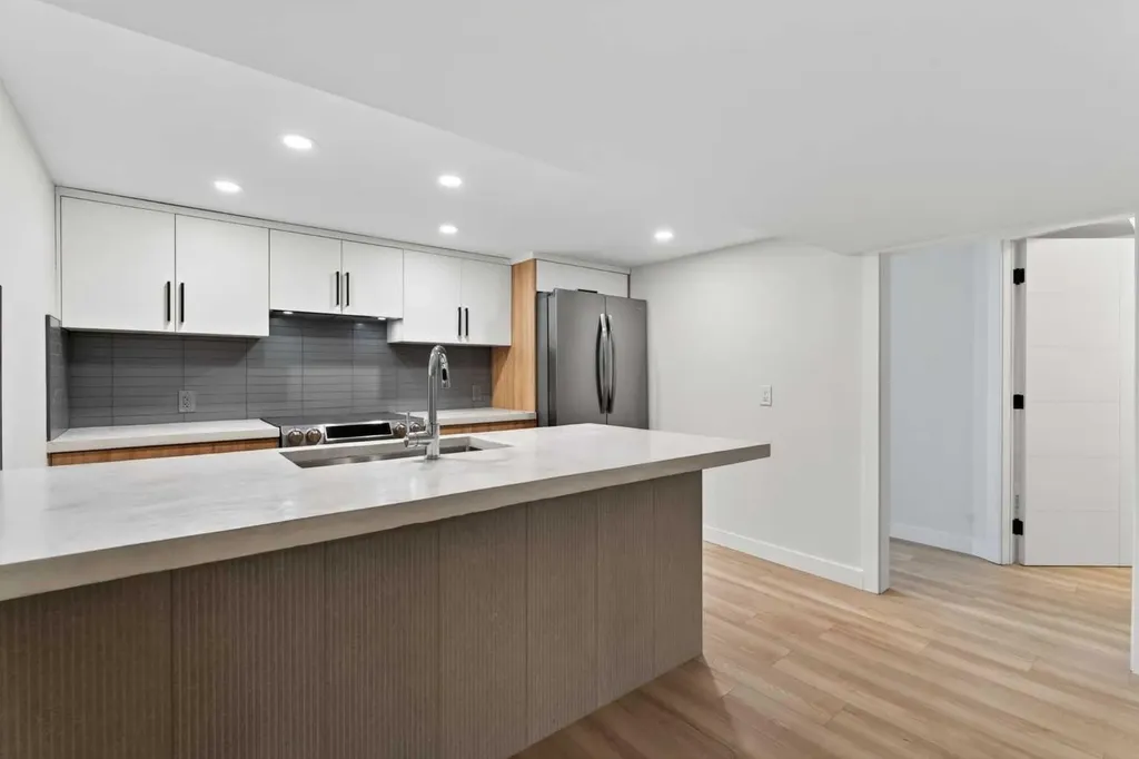 42 Sunvista Crescent SE Calgary AB T2X 3G2