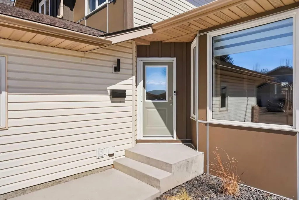 42 Sunvista Crescent SE Calgary AB T2X 3G2