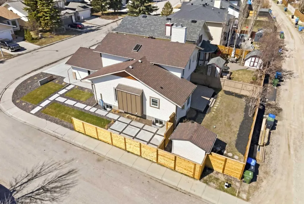 42 Sunvista Crescent SE Calgary AB T2X 3G2