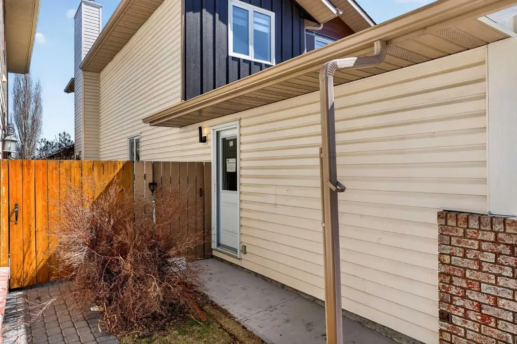 42 Sunvista Crescent SE Calgary AB T2X 3G2