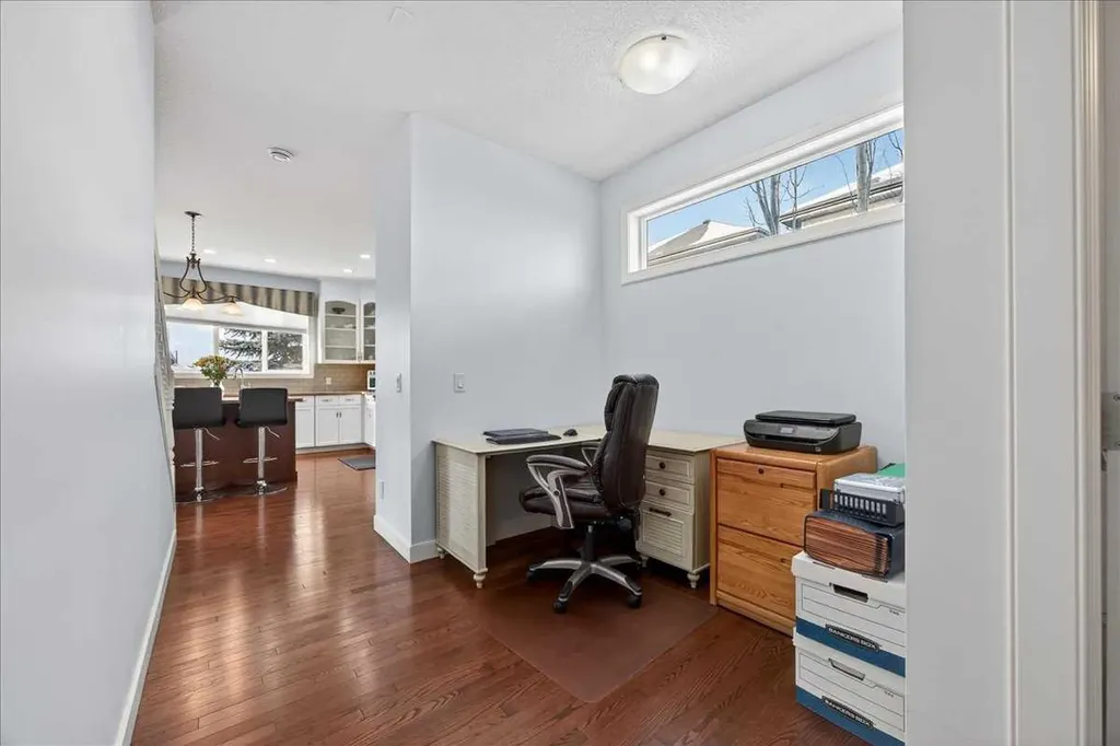28 Evansview Manor NW Calgary AB T3P 0J7