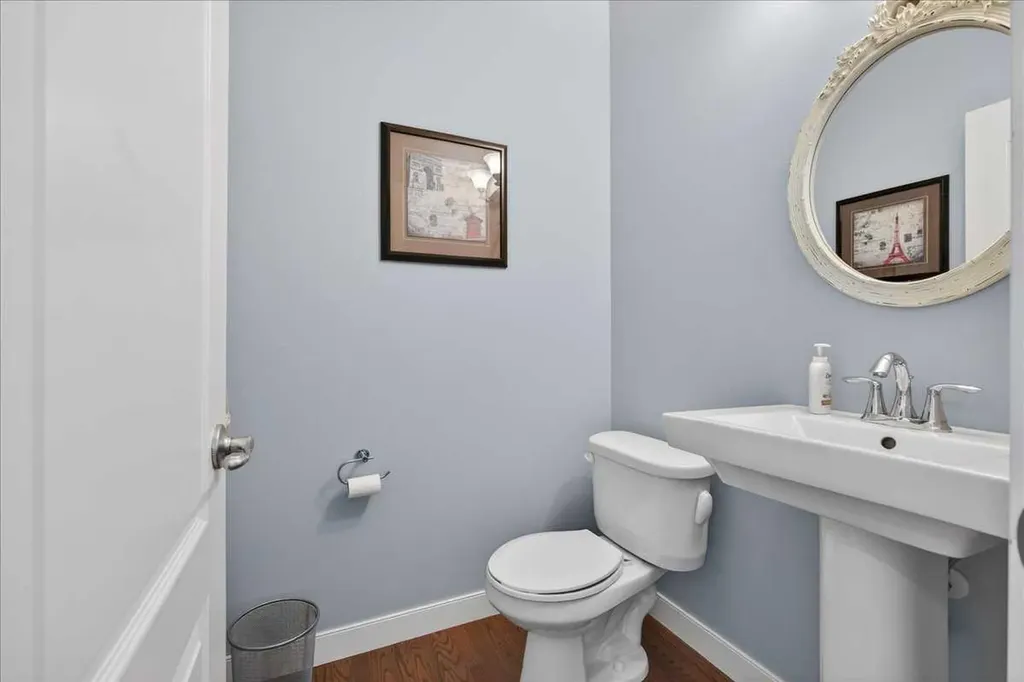 28 Evansview Manor NW Calgary AB T3P 0J7