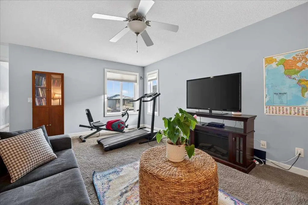 28 Evansview Manor NW Calgary AB T3P 0J7