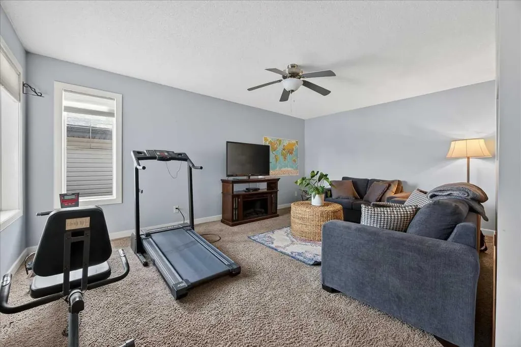 28 Evansview Manor NW Calgary AB T3P 0J7