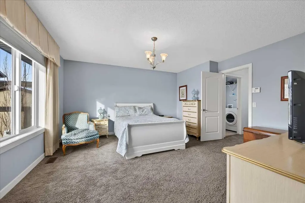 28 Evansview Manor NW Calgary AB T3P 0J7
