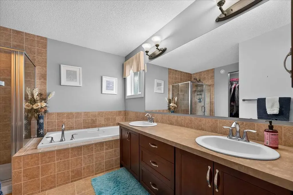 28 Evansview Manor NW Calgary AB T3P 0J7