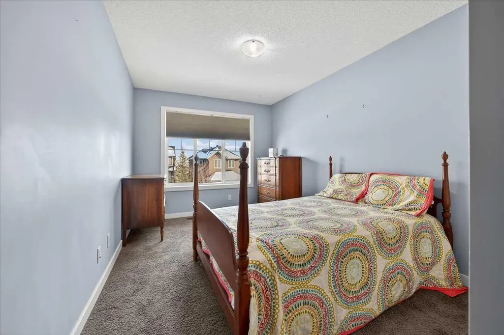 28 Evansview Manor NW Calgary AB T3P 0J7