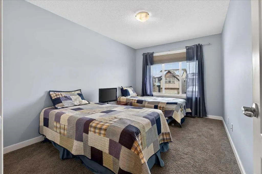 28 Evansview Manor NW Calgary AB T3P 0J7