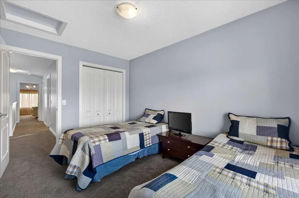 28 Evansview Manor NW Calgary AB T3P 0J7